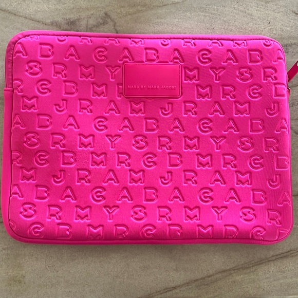 COPY - Marc Jacobs hot pink 13 inch computer case. - Picture 1 of 3
